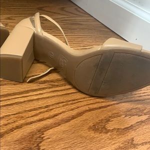 Women’s block heels nude tan size 9